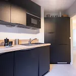 3p Garden-level In A With Pool Close To The Center Cannes