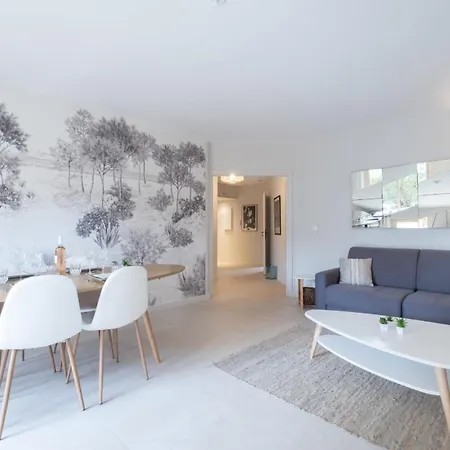 Lägenhet 3p Garden-level In A With Pool Close To The Center *