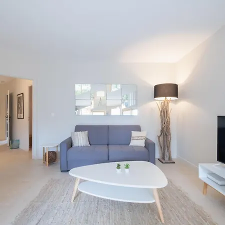 3p Garden-level In A With Pool Close To The Center *