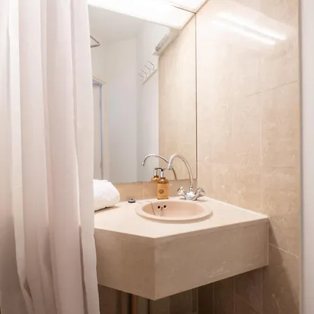 3p Garden-level In A With Pool Close To The Center