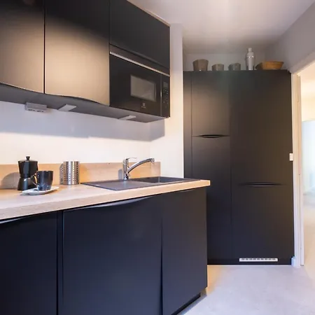 3p Garden-level In A With Pool Close To The Center Cannes