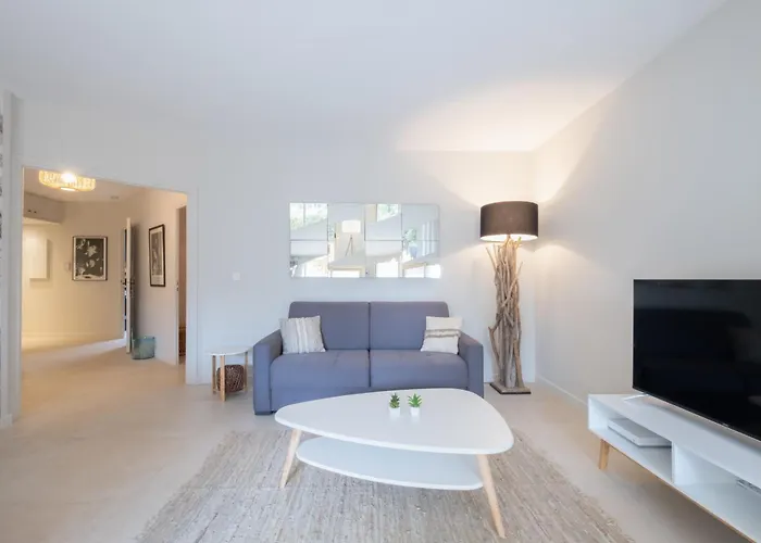 3p Garden-level In A With Pool Close To The Center *