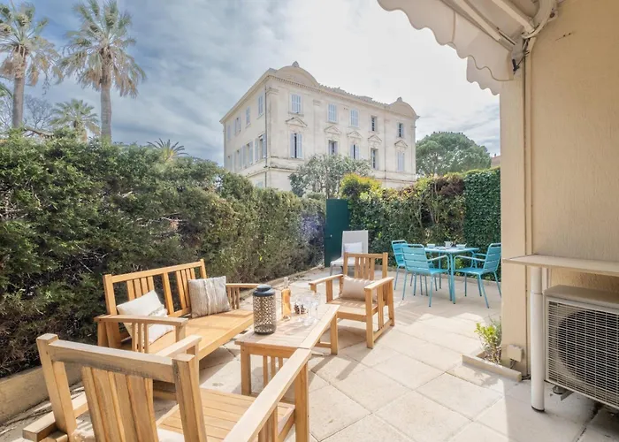 3p Garden-level In A With Pool Close To The Center