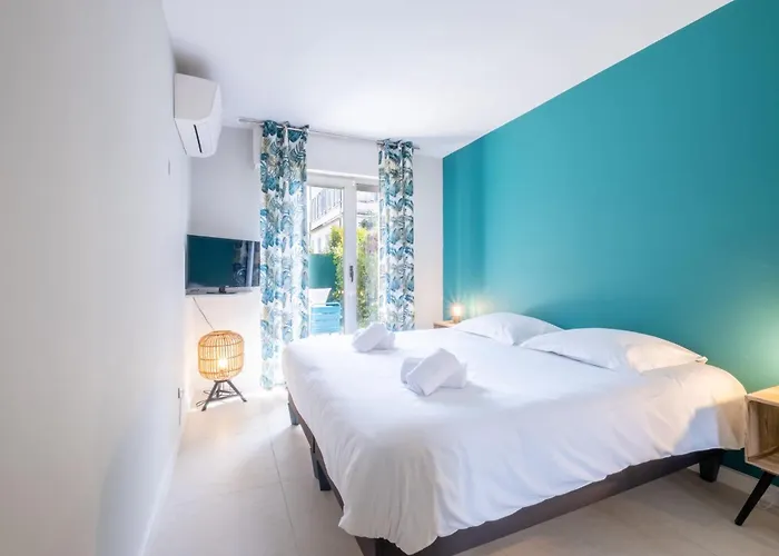 3p Garden-level In A With Pool Close To The Center