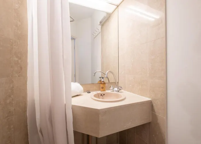 3p Garden-level In A With Pool Close To The Center