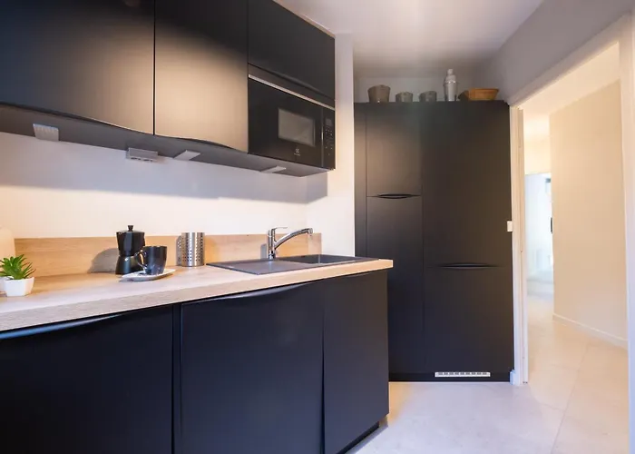 3p Garden-level In A With Pool Close To The Center Cannes